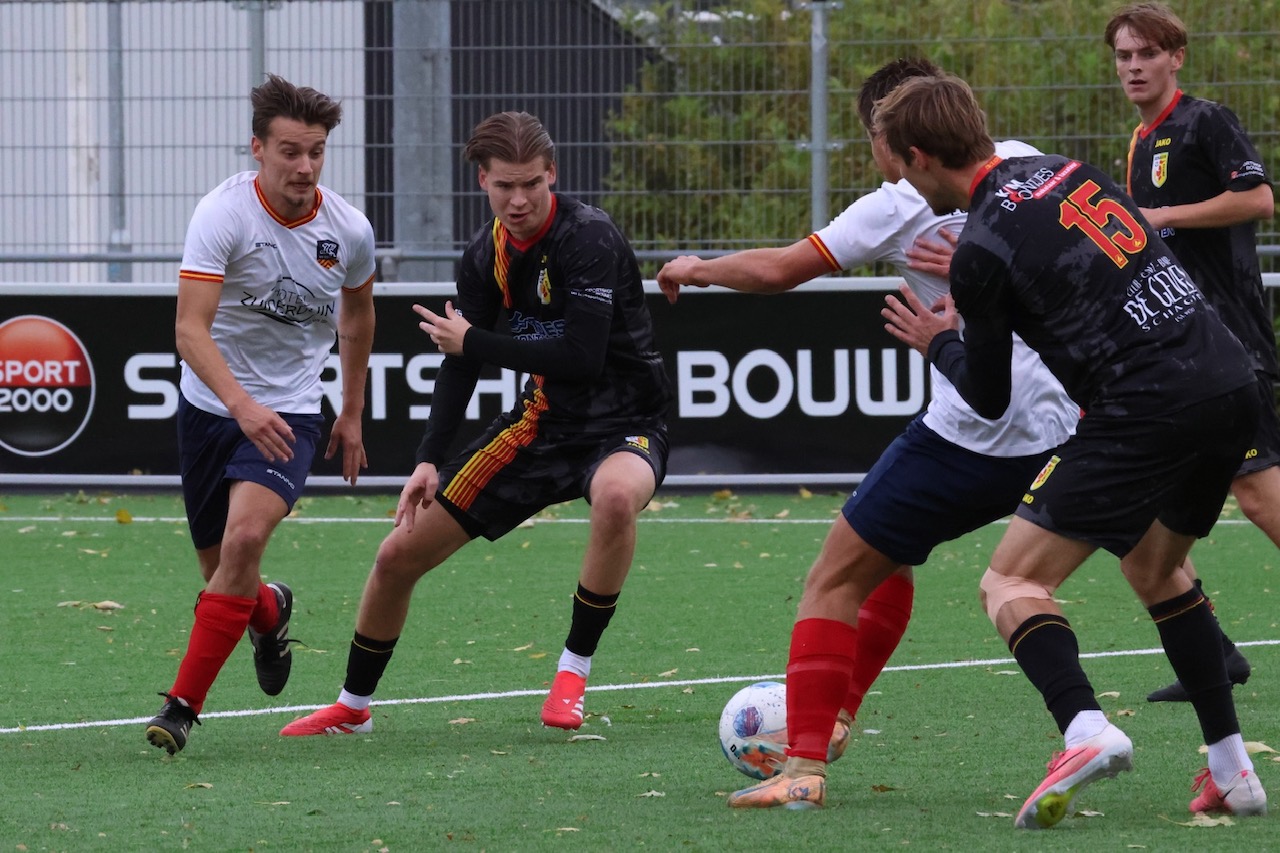 Egmond roemloos ten onder in en tegen Schagen